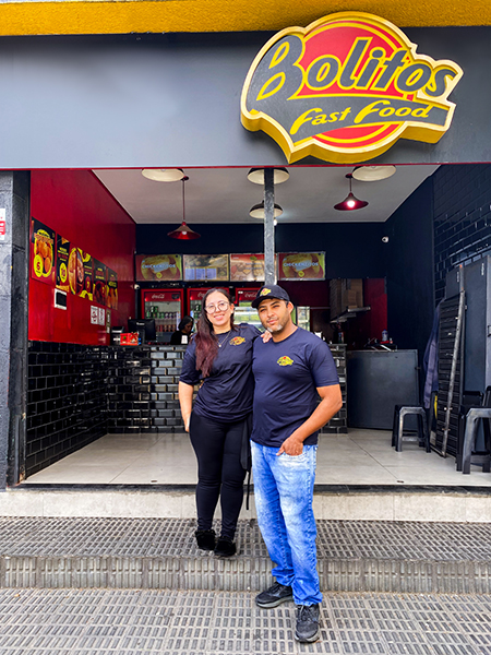 Foto da fachada da loja da matriz da franquia de fast food bolitos que vende salgados, churros e pastéis